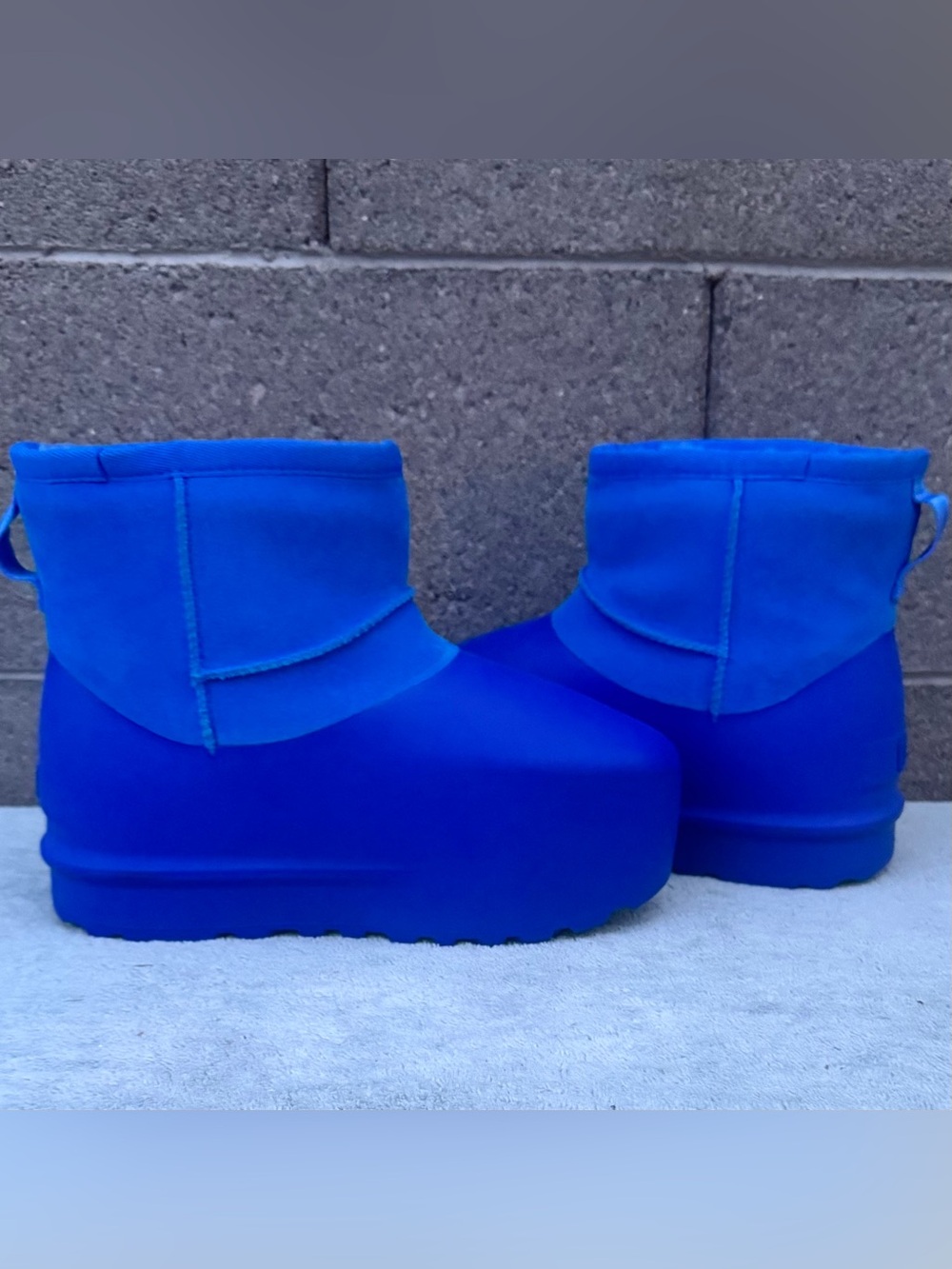 UGG Classic Mini Pumped Molded Boots Big Sky Blue Size 7